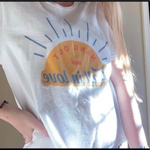 “Hangout and fall in love” t-shirt